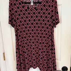 Honeyme Black and Pink Geometric Short Sleeve Long Top
